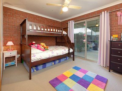 31 AZURE DRIVE, Wodonga