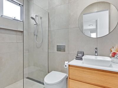 2 Leo Crescent, Alexandra Headland
