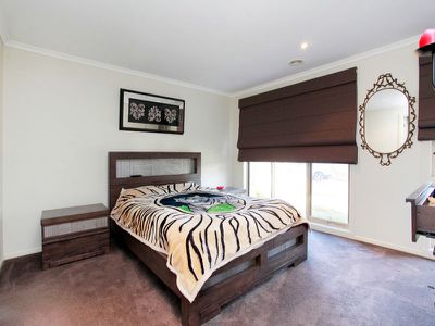 35 Chestnut Chase, Pakenham