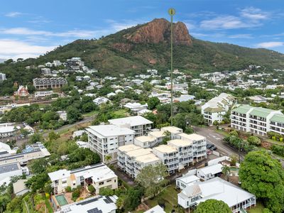 11 / 6 Hale Street, Townsville City