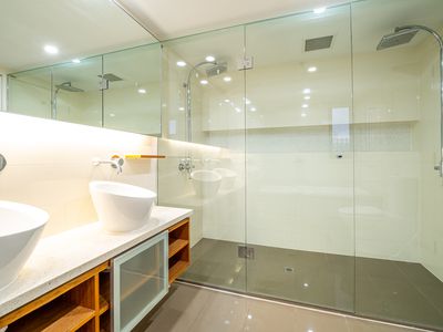 1701 / 10 Balfours Way, Adelaide