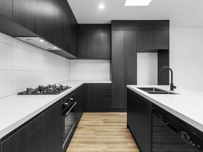 4 / 252 Queen Street, Altona