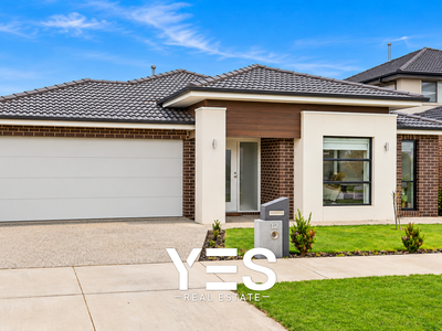 12 Whispering Way, Clyde North