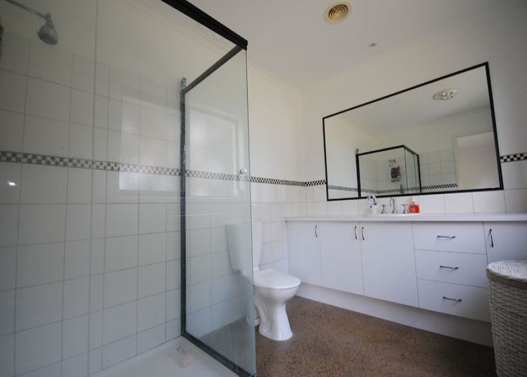 1 Burns Rd, Portland