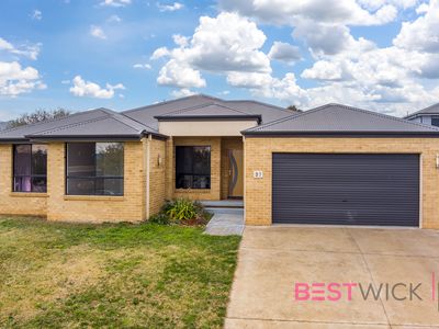 37 James Barnet Drive, Kelso