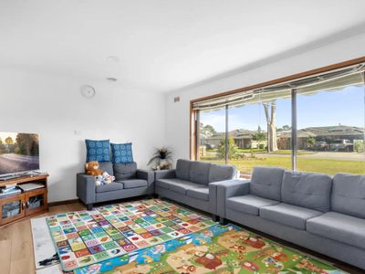 4 Oshannessy Street, Pakenham