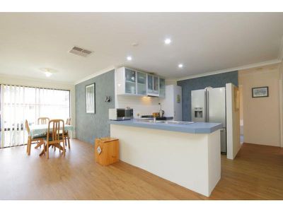 8 Bark Circle, Kenwick