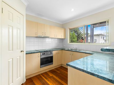 2 / 2 Queens Road, Taringa