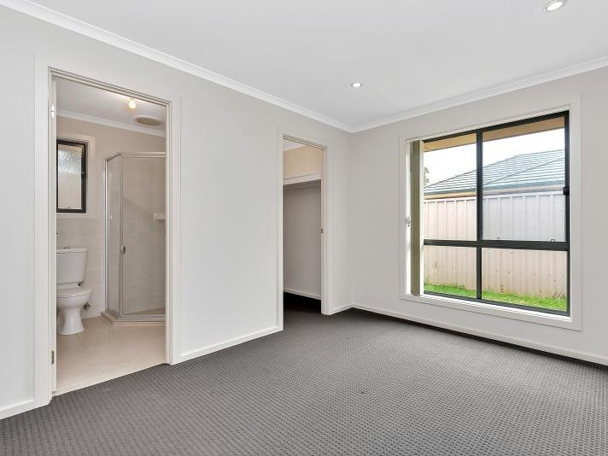 2 / 54 Trimmer Parade, Woodville West