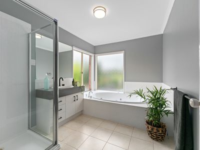 30 Whiteley Parade, Taylors Lakes