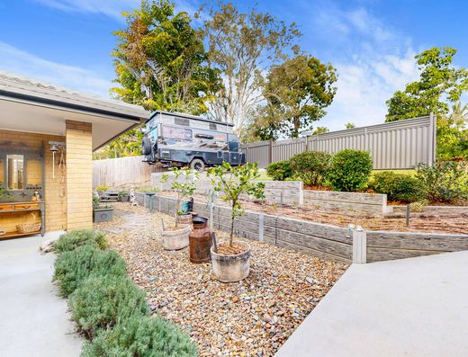 The Complete Package - Renovated, Pool & Caravan Parking image 3