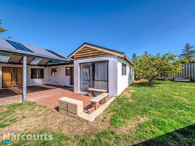 2 Chrisp Place, Yanchep