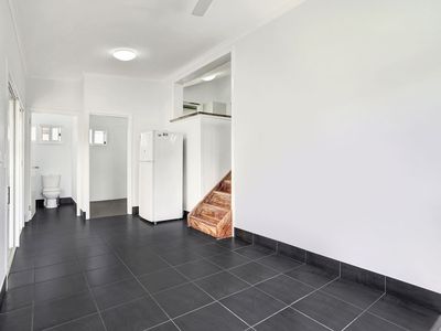 27 Meyer Ave, Wangan