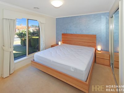 16 Burnett Street, Horsham