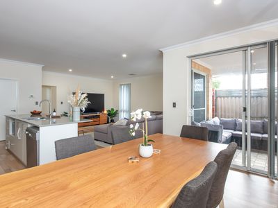 16 Skyline Boulevard, Whitby