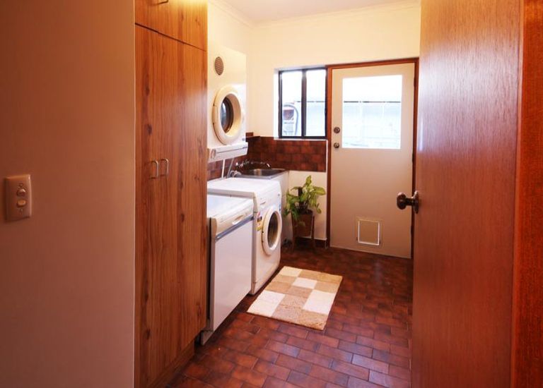 2 Everard Court, West Lakes