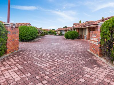 8 / 12 Deschamp Road, Morley