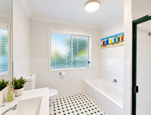 Spacious, Light-Filled Living in a Quiet Old Tewantin Cul-de-Sac image 16