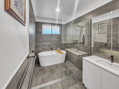 70 Azure Avenue, Dubbo