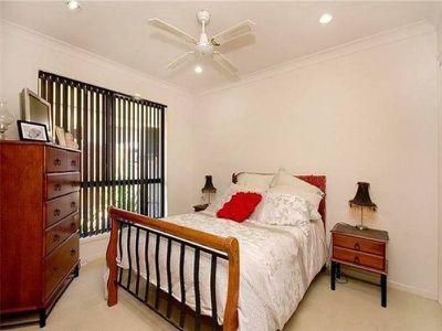 1 / 2 Stoneleigh Way, Holmview