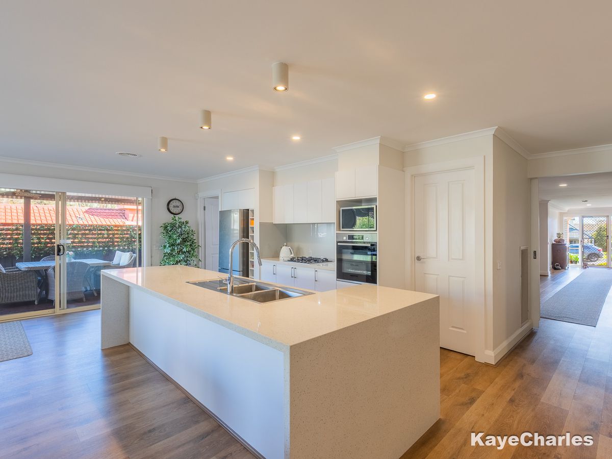 6 Mountain View Circuit, Beaconsfield