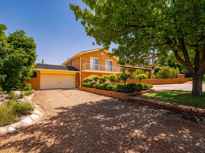 28 Holmes Crescent, Griffith