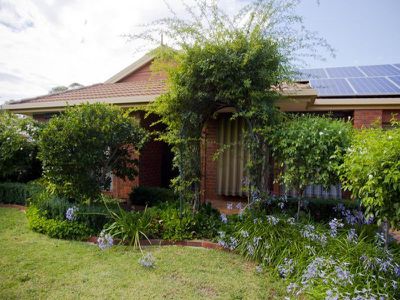 4 Hollywood Court, Strathdale
