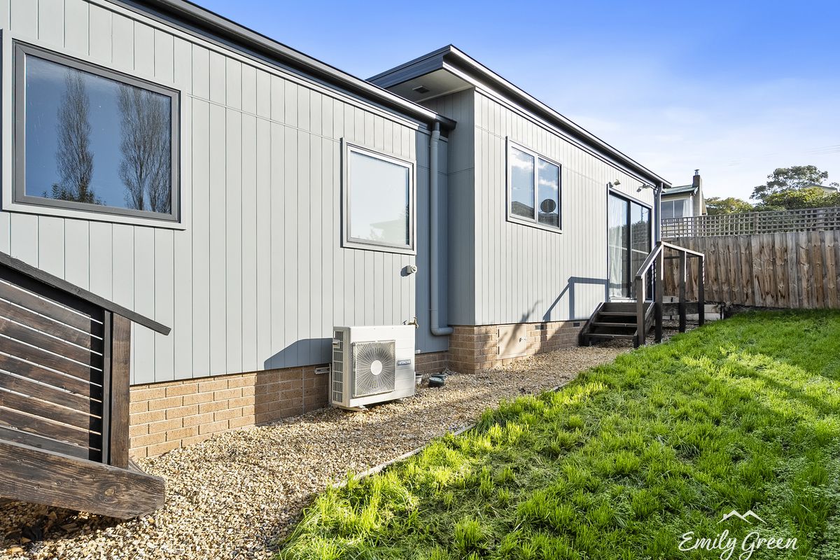 2 / 3 Mongana Street, Claremont
