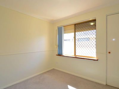 19 Forest Lake Drive, Thornlie