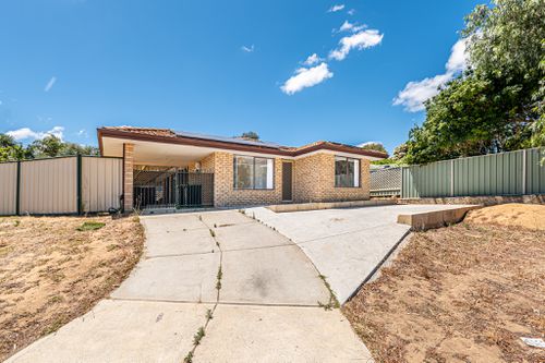 11 McNairn Cross, Leda