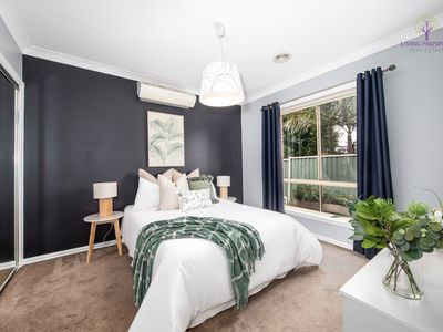 2 / 11 Covent Gardens, Point Cook