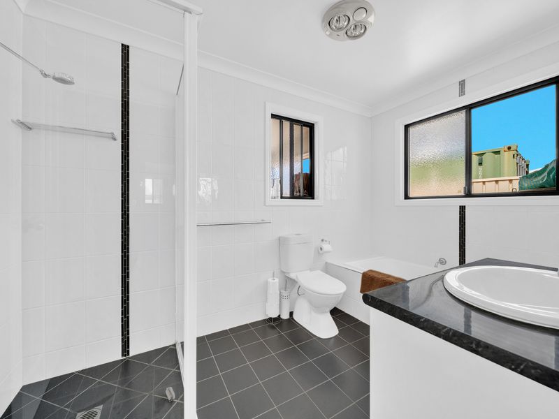 2 / 56 Lakeside Drive, Emerald