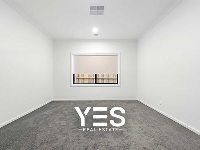33 Bromeliad Street, Clyde North