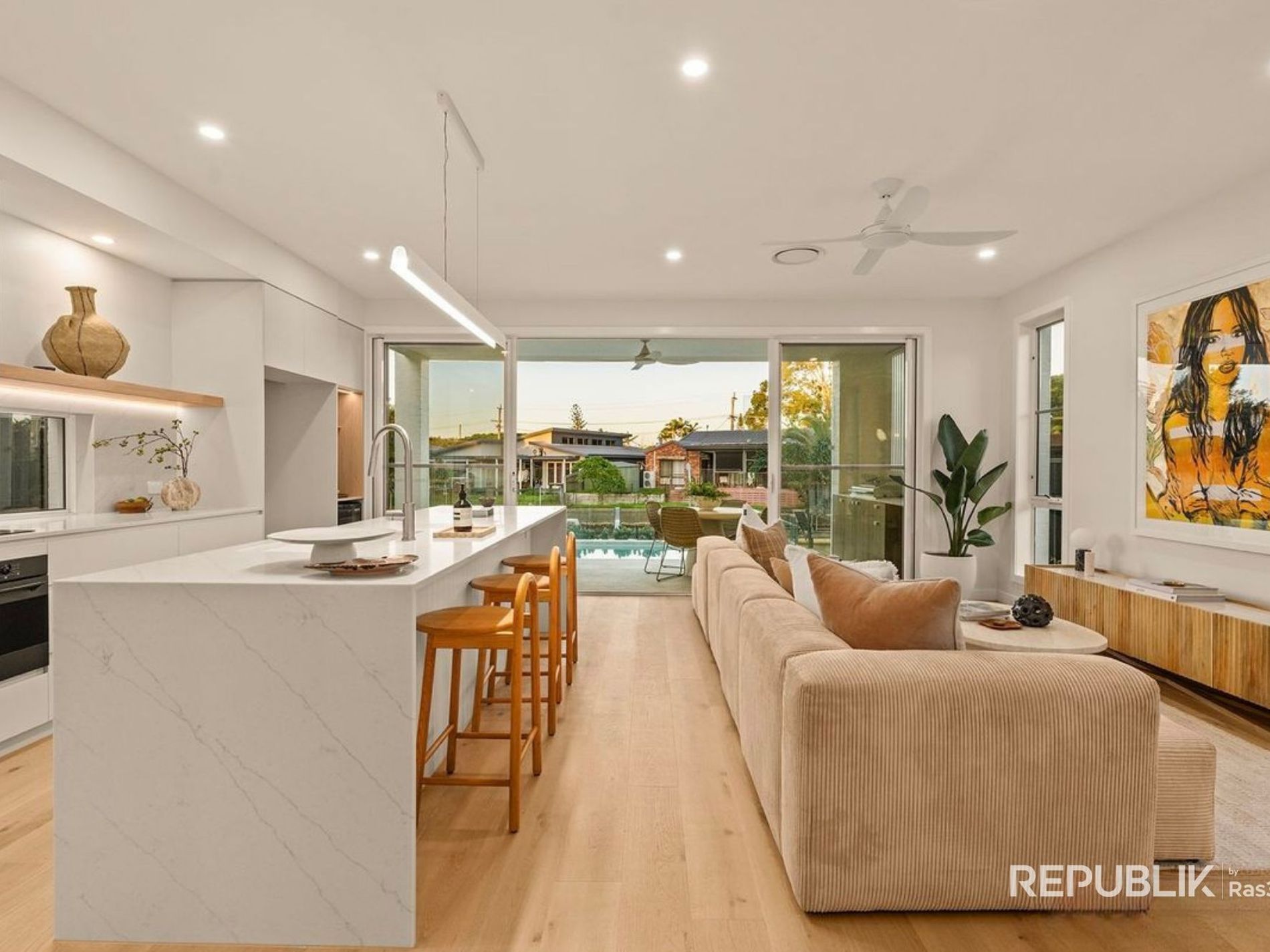 1 / 13 Perry Place, Biggera Waters