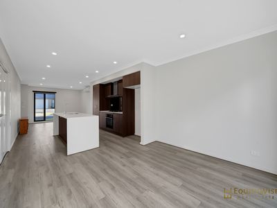 9 Interlaken Avenue, Manor Lakes