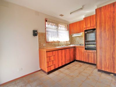 39 Murchison Crescent, Clayton South