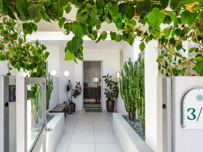 3 / 8 Leo Crescent, Alexandra Headland