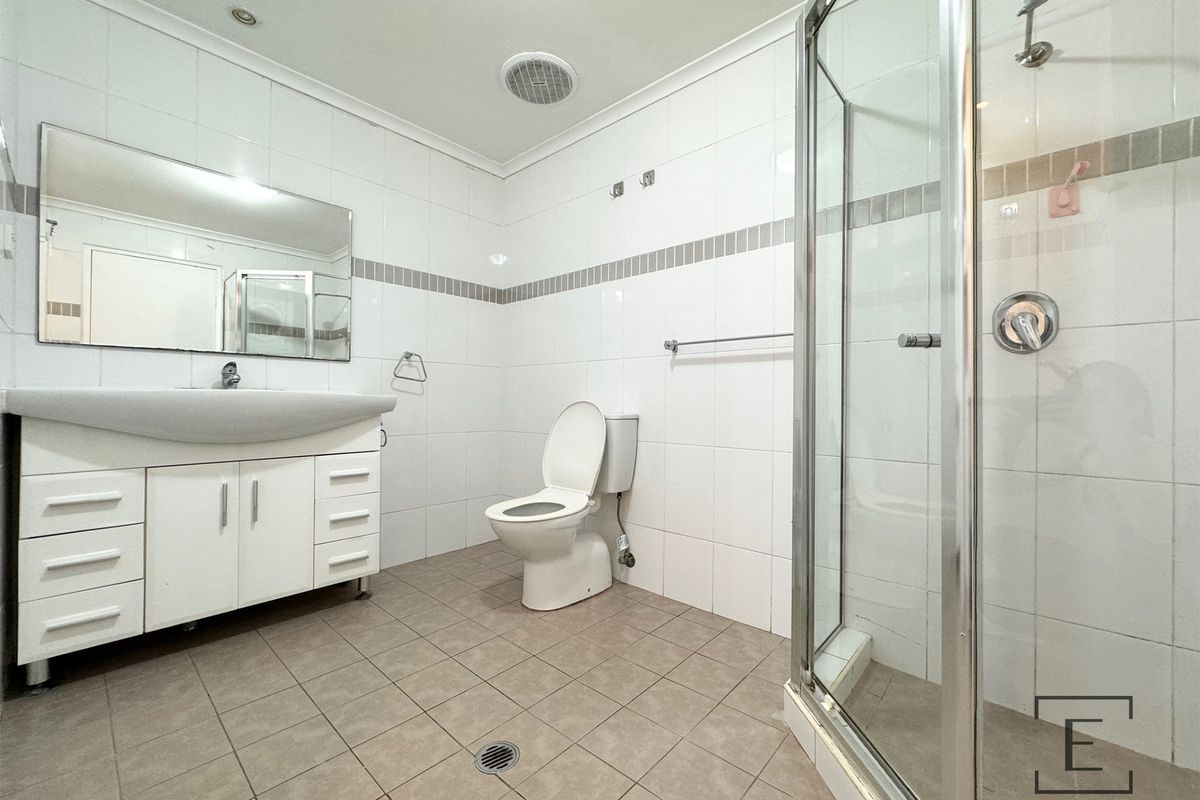 8 / 2 Tavistock Road, Homebush West