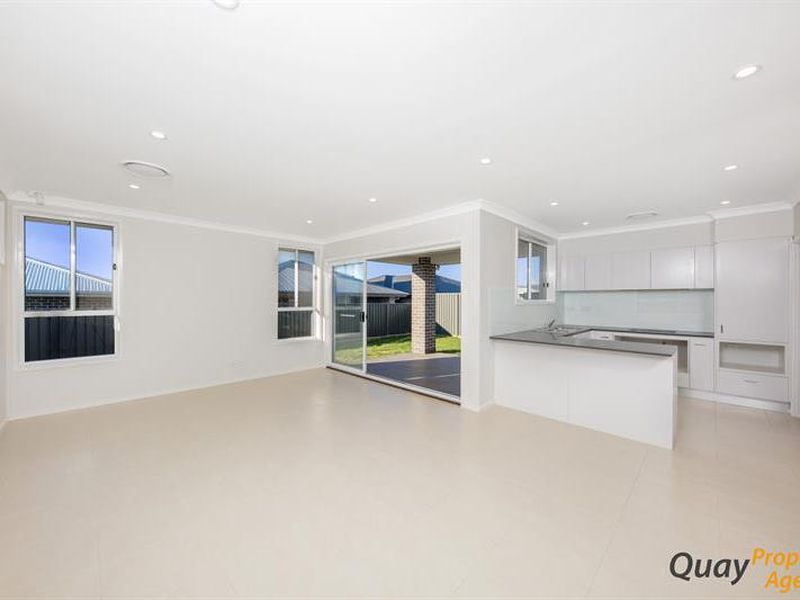 30 Hollows Dr, Oran Park
