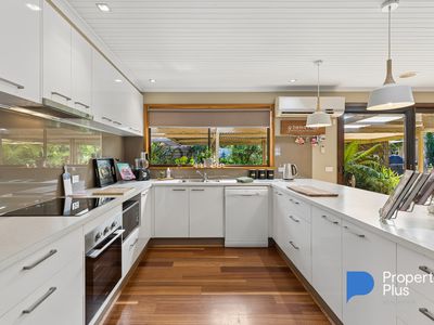 32 Mistletoe Street, Golden Square