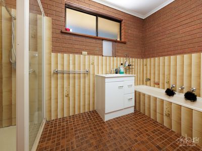 2 / 93 HUONS HILL ROAD, Wodonga