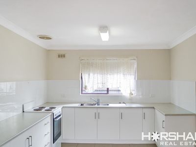 2 / 5 Schwarz Avenue, Horsham