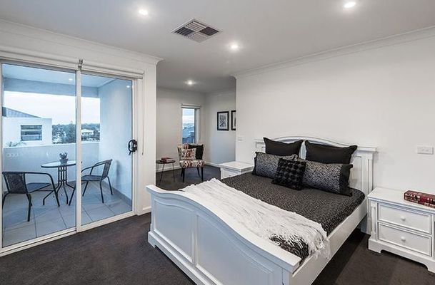 1 Battista Grove, Greenvale