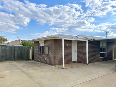 Unit 3 / 4 Clive Street, Oakey
