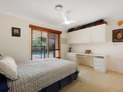 33 Selkirk Ave, Benowa