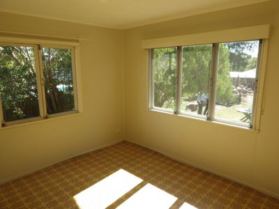 6 Walkers Lane, Booval