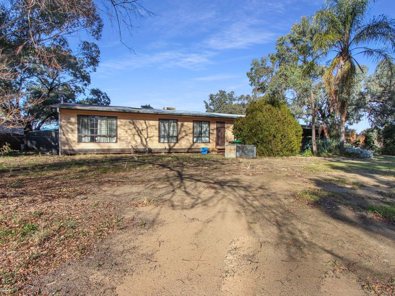 306  Russell Street , Hay