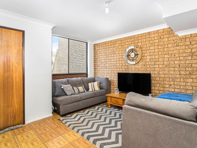 5 / 2 Blackbutt Way, Barrack Heights
