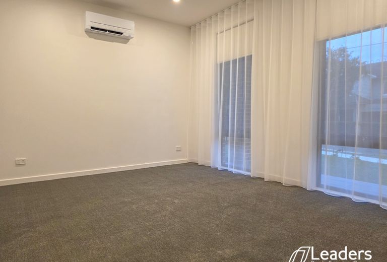 1 / 5 BRUCE STREET, Mount Waverley