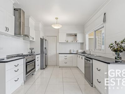 8 Stanhill Drive, Cranbourne South
